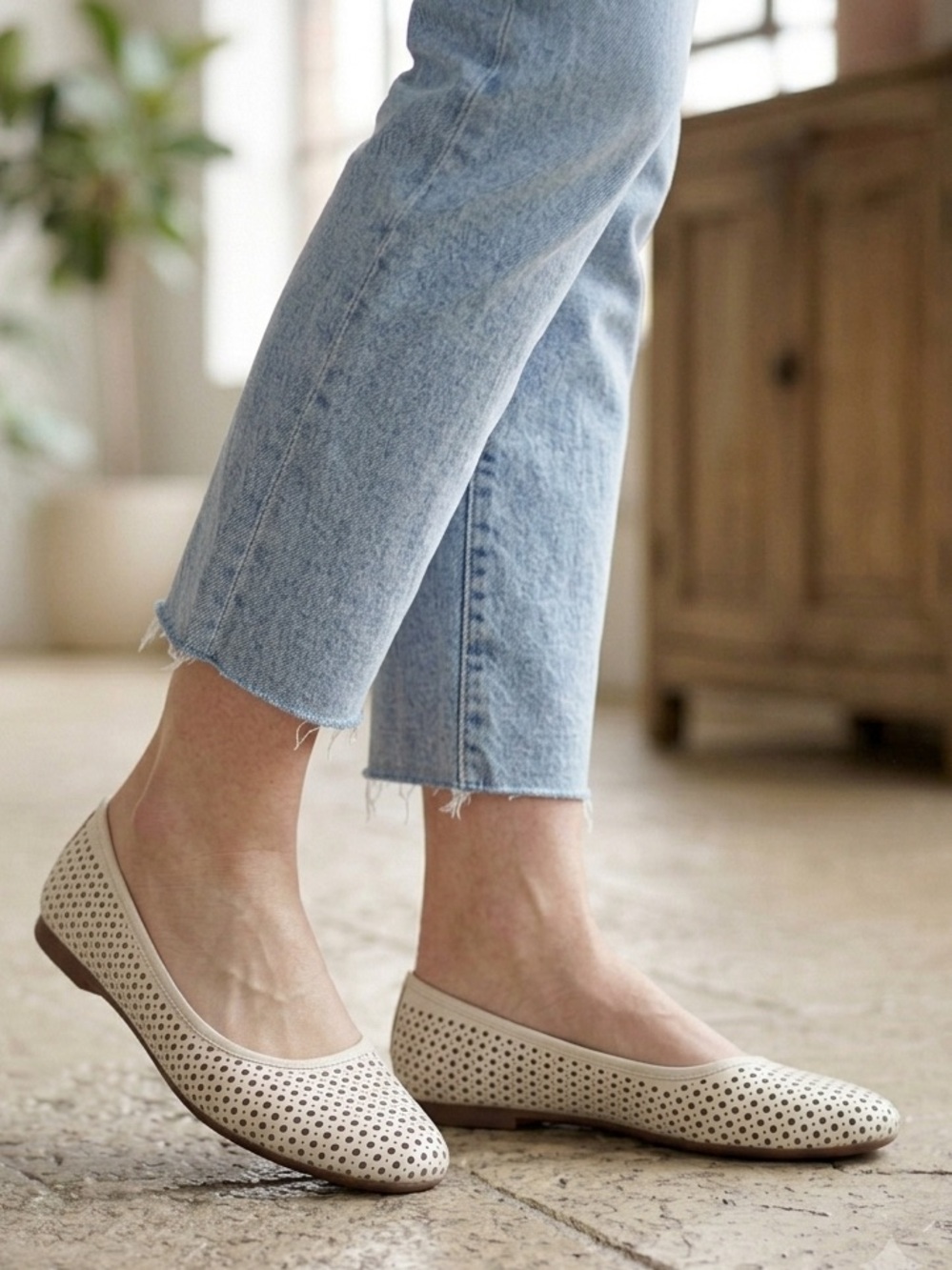 Vionic Orinda Perforated Sea Salt Leather Size 8.5 - Picture 8 of 8
